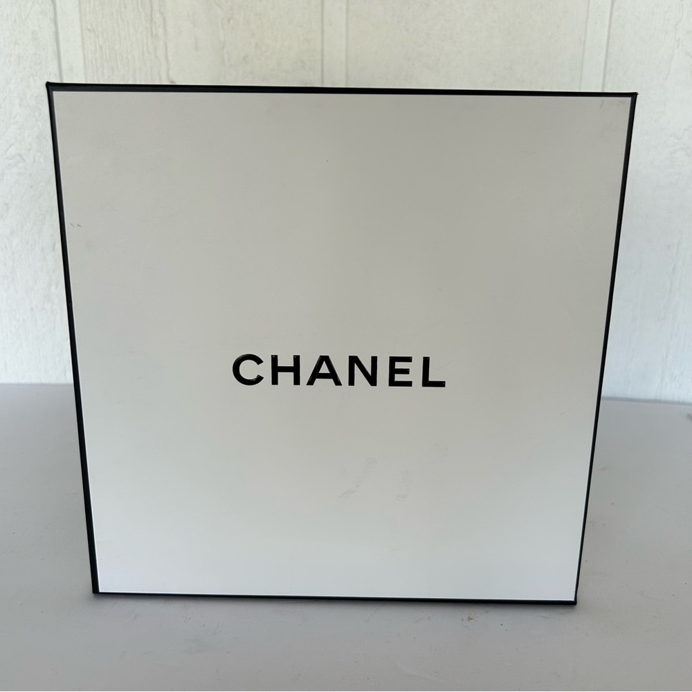CHANEL GIFT BOX